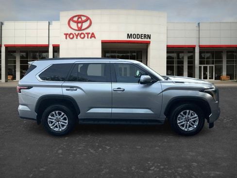 Certified 2025 Toyota Sequoia SR5 AWD/4WD image 4