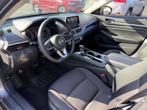 Used 2023 Nissan Altima 2.5 SV FWD image 16
