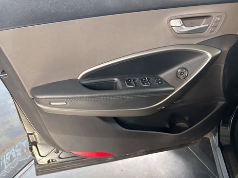 Used 2018 Hyundai Santa Fe SE image 19