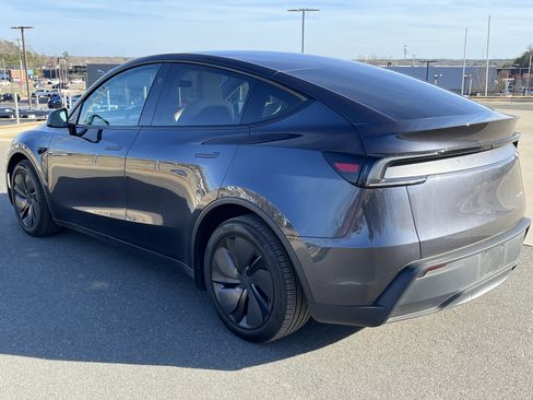 Used 2026 Tesla Model Y AWD image 8