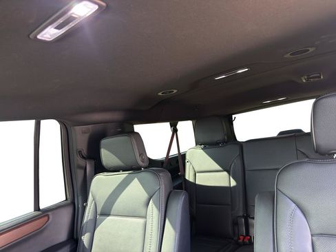 Used 2025 GMC Yukon XL Denali AWD/4WD image 12