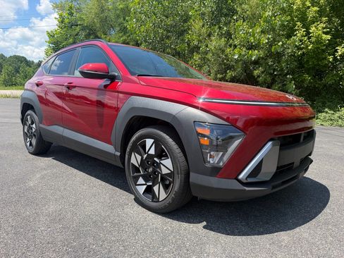 Used 2024 Hyundai Kona SEL FWD image 3