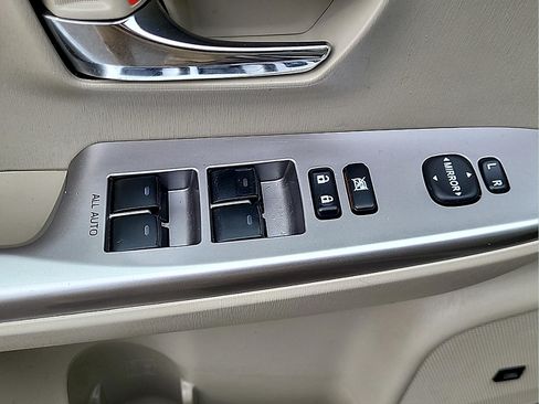 Used 2017 Toyota Prius V Five w/ Advanced Technology Package FWD image 15
