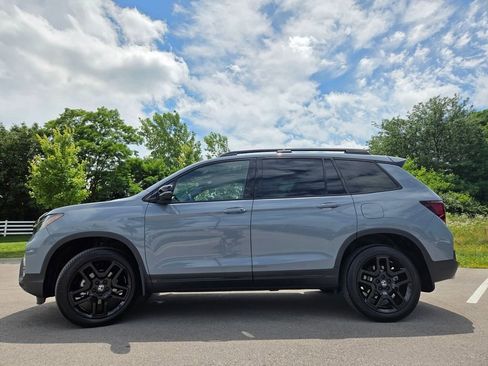 Used 2025 Honda Passport Black Edition image 25