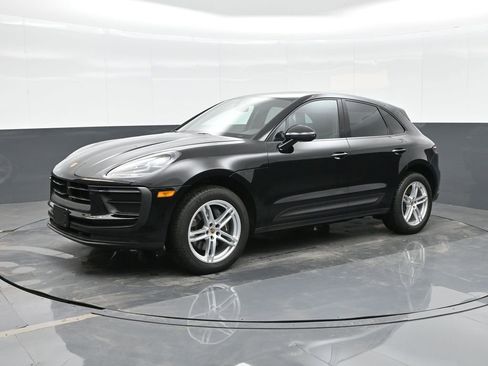 Certified 2025 Porsche Macan image 1