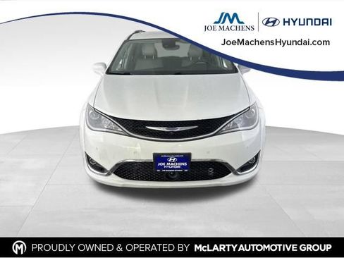Used 2020 Chrysler Pacifica Touring-L Plus w/ Tire & Wheel Group FWD image 4