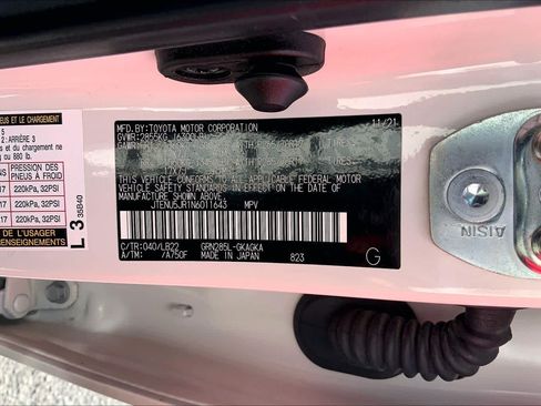 Used 2022 Toyota 4Runner SR5 Premium w/ Moonroof Package AWD/4WD image 35