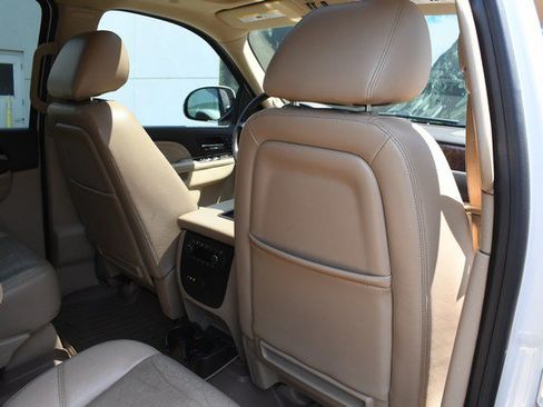 Used 2011 GMC Yukon XL Denali AWD/4WD image 28