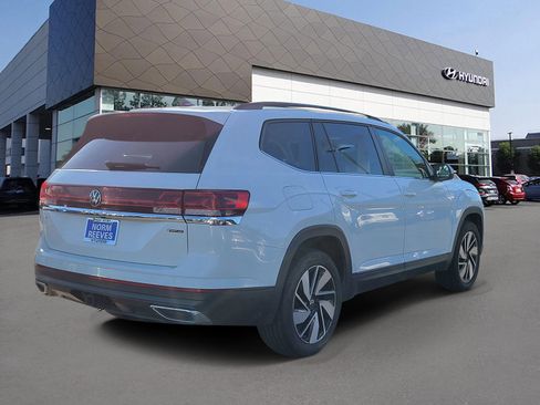 Used 2024 Volkswagen Atlas SE image 2