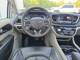 Used 2022 Chrysler Pacifica Limited w/ Uconnect Theater Family Group image 3
