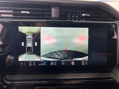 Certified 2025 GMC Sierra 1500 AT4 w/ AT4 Premium Package AWD/4WD image 28