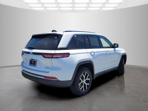 Used 2023 Jeep Grand Cherokee Limited RWD image 4