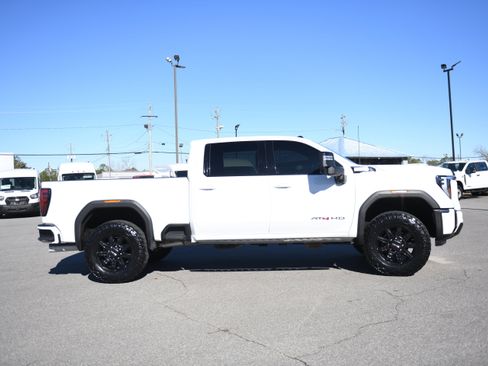 Used 2024 GMC Sierra 2500 AT4 w/ Technology Package image 11