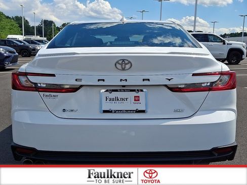 Used 2025 Toyota Camry SE FWD image 5