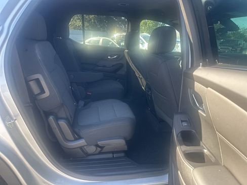 Used 2022 Chevrolet Traverse LT image 9