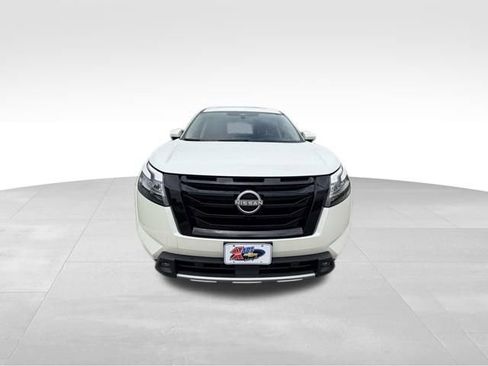 Used 2024 Nissan Pathfinder Platinum AWD/4WD image 3