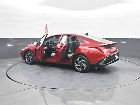 Used 2025 Hyundai Elantra Limited FWD image 49