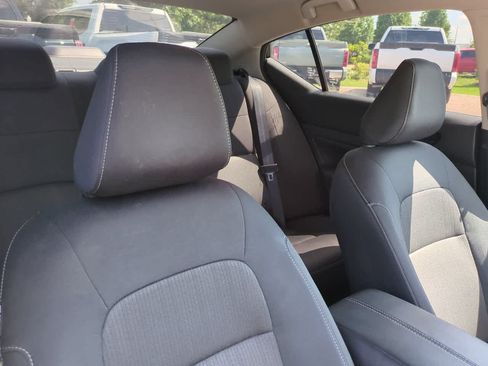 Used 2024 Nissan Altima 2.5 SV FWD image 7