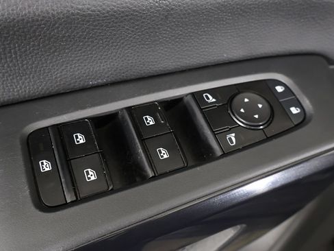 Used 2024 Nissan Pathfinder SV w/ Black Appearance Package AWD/4WD image 39
