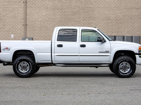 Used 2005 GMC Sierra 2500 SLE w/ Heavy-Duty Power Package AWD/4WD image 9