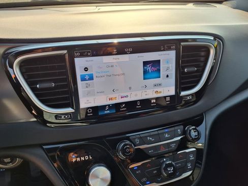 New 2025 Chrysler Voyager LX image 17