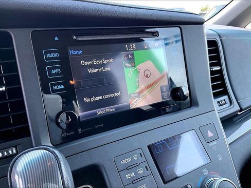 Used 2016 Toyota Sienna SE w/ SE Preferred Package FWD image 34