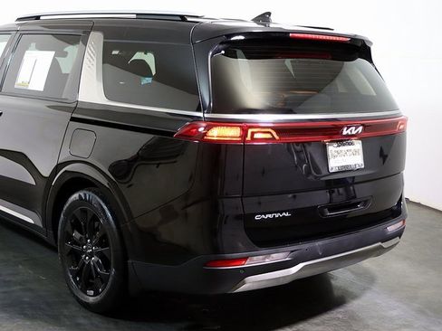 Used 2023 Kia Carnival SX image 11