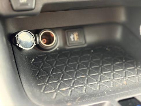 Used 2025 Toyota RAV4 XLE AWD/4WD image 28