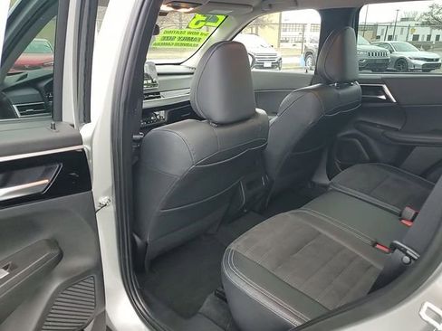 Used 2023 Mitsubishi Outlander SE image 29