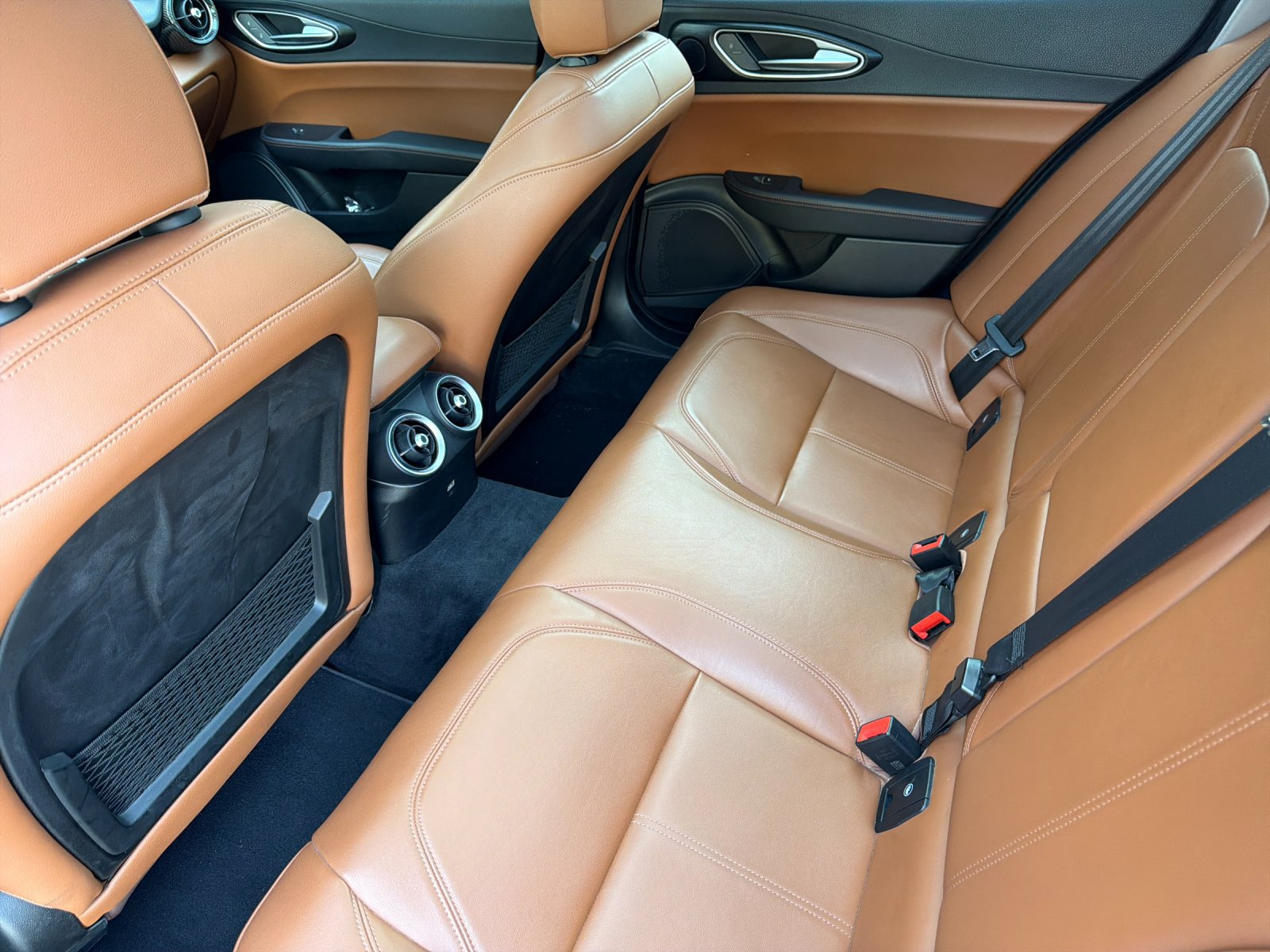 Used 2017 Alfa Romeo Giulia RWD image 11