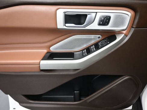 Used 2021 Ford Explorer King Ranch w/ Premium Technology Package AWD/4WD image 10