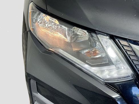 Used 2019 Nissan Rogue SV AWD/4WD image 3
