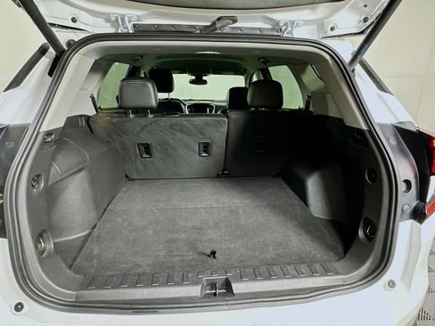 Used 2023 GMC Terrain SLT image 27