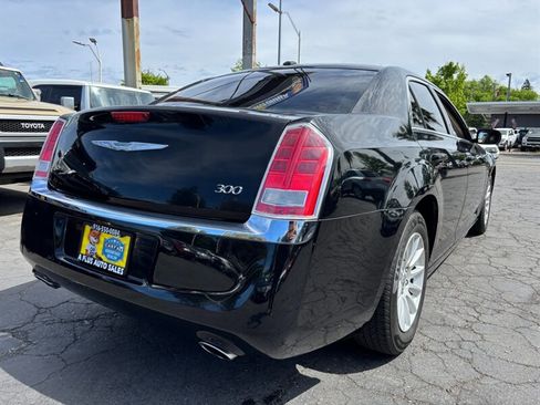 Used 2013 Chrysler 300 image 3