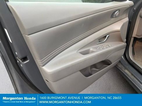 Used 2025 Hyundai Elantra SEL FWD image 14