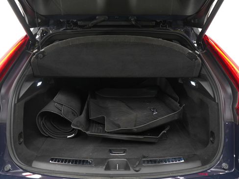 Used 2024 Cadillac XT4 Premium Luxury image 9