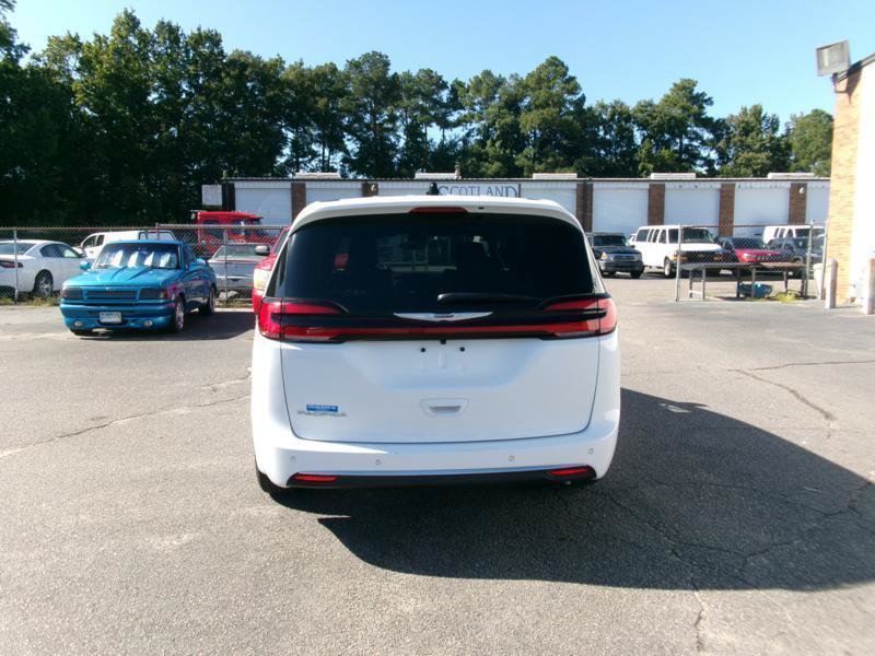 Used 2026 Chrysler Pacifica Select FWD image 9