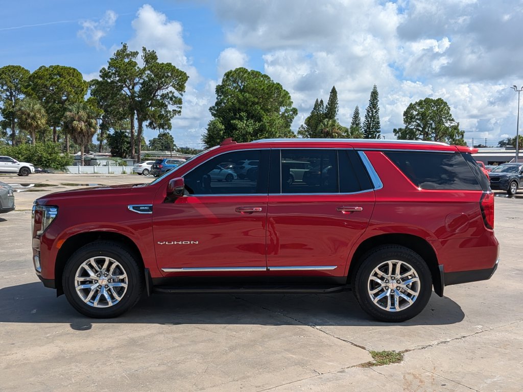 Used 2023 GMC Yukon SLT w/ SLT Premium Package RWD image 5