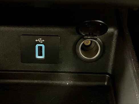 Used 2017 Ford Fusion SE w/ Equipment Group 201A image 30