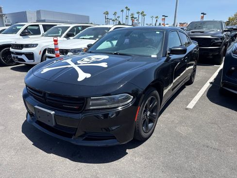 Used 2018 Dodge Charger SXT RWD image 1