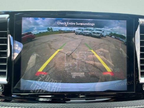 Used 2025 Chrysler Pacifica Limited FWD image 14