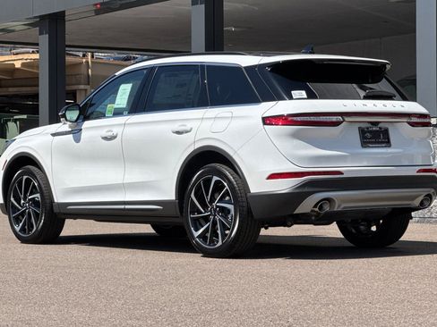 New 2025 Lincoln Corsair Reserve w/ Equipment Group 202A image 5