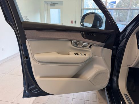 New 2026 Volvo XC90 T8 Ultra w/ Protection Package Premier AWD/4WD image 12