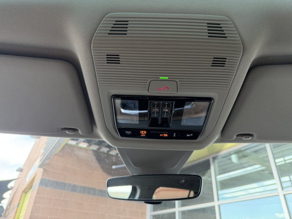 Used 2024 Volkswagen Atlas SE w/ Panoramic Sunroof Package FWD image 29