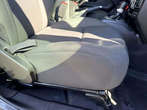 Used 2022 Jeep Wrangler Unlimited Sport image 13