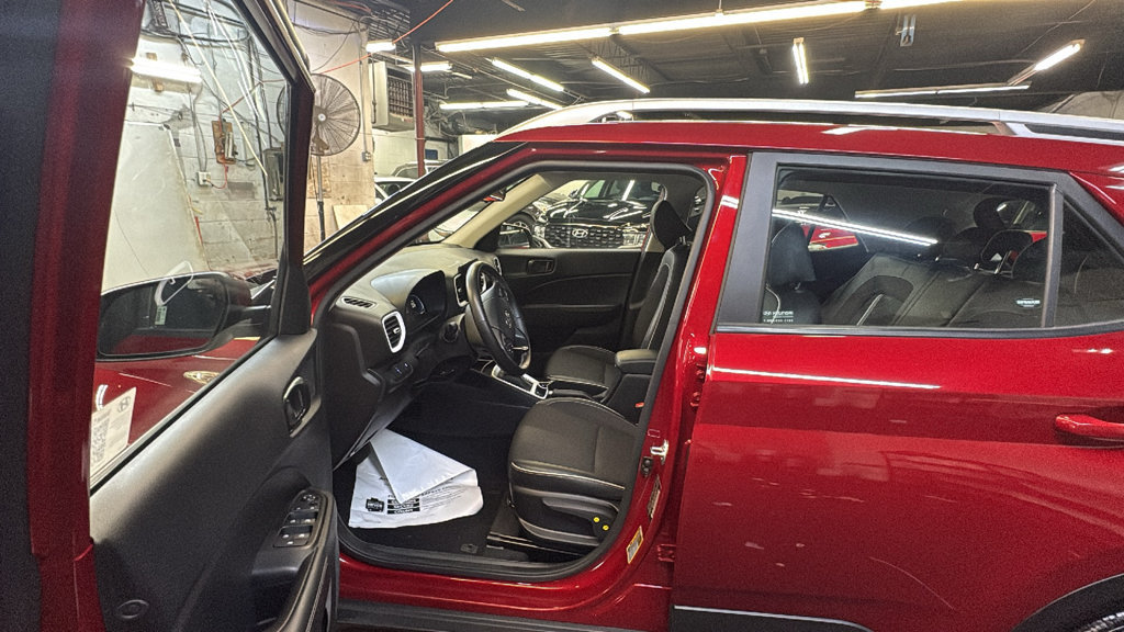Used 2025 Hyundai Venue Limited FWD image 12