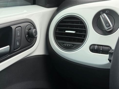 Used 2019 Volkswagen Beetle 2.0T S FWD image 38