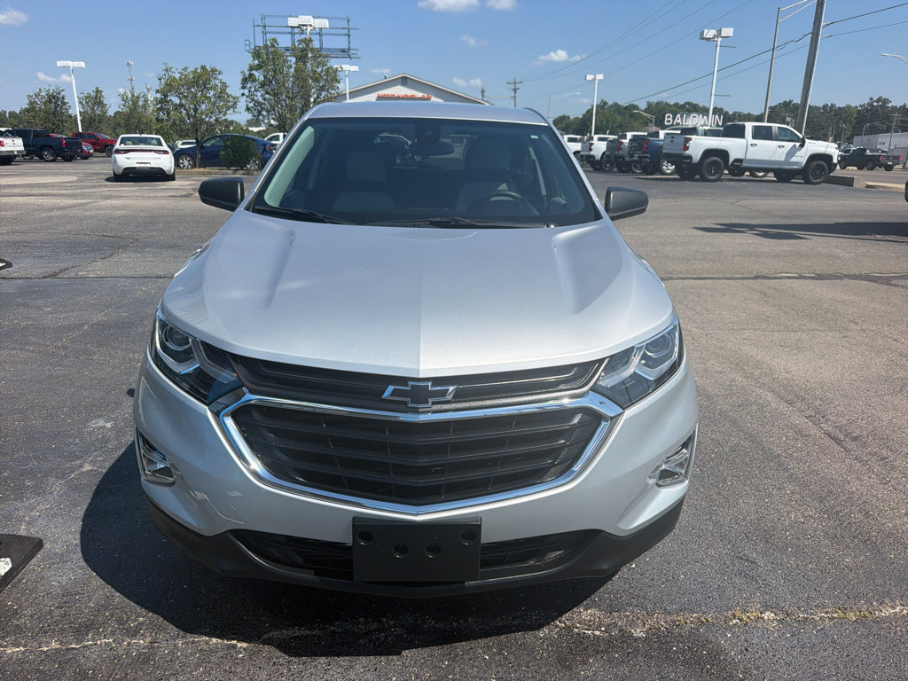 Used 2021 Chevrolet Equinox LS w/ LS Convenience Package FWD image 2
