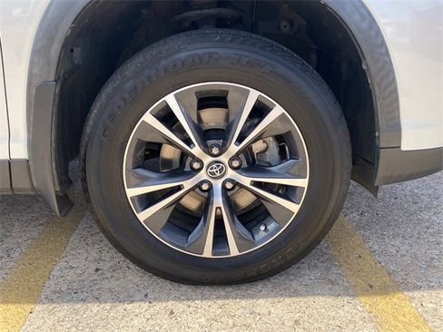 Used 2019 Toyota Highlander Plus image 8