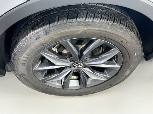 Used 2022 Volkswagen Tiguan SE image 29